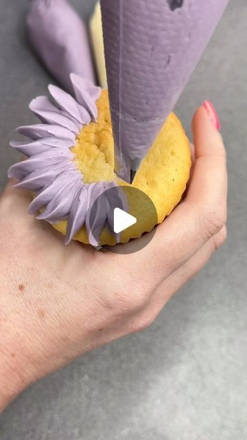 Debbie Bakes on Instagram: "The prettiest flower. I love piping cupcake flowers and creating such beautiful works of art. It’s my therapy 🥰⁣
⁣
Watch me make this purple buttercream flower, I love the different textures of it and the bouquet this flower went into was gorgeous, if I do so say myself ☺️.⁣
⁣
All nozzle details are in the video!⁣
.⁣
.⁣
.⁣
.⁣
.⁣
.⁣
.⁣
.⁣
.⁣
.⁣
.⁣
.⁣
.⁣
.⁣
#cakestuff #cakeideas #cupcakes #cupcakereel #cupcakepiping #cakereel #fife #cake #cupcakes #cakedecorating #cakereel #buttercreamflowers #cupcakepipingreel #americanbuttercream #caketips #caketutorial #cupcaketutorial⁣
#buttercreamflowertutorial #satisfyingvideos #cakereel #fife #fifecakes #kirkcaldy" Making Flowers With Frosting, Easy Flower Cupcakes, Cake Piping Techniques, Buttercream Flowers Cupcakes, Buttercream Flowers Tutorial, Cupcake Flower Bouquets, Cupcakes Flores, Pieces Cake, Cupcake Flowers