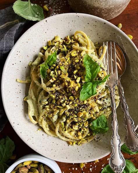 White Bolognese, Sunday Pasta, Comfort Pasta, Spring Pasta, Pistachio Pesto, Pesto Pasta Recipes, Bolognese Sauce, Recipes Pasta, Food Pasta