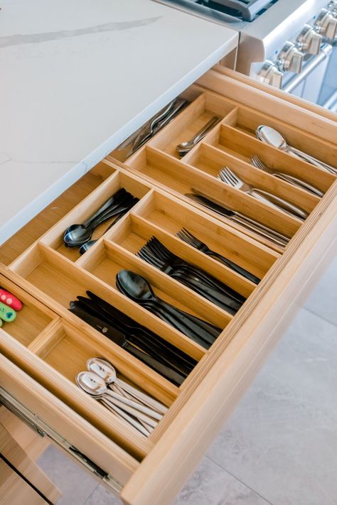 Spring Cleaning Tips Blue Open Plan Kitchen, Kitchen Knife Storage, Knife Drawer, Kailee Wright, Knife Organization, Spring Cleaning Tips, House Organisation, Drawer Organization, Kitchen Drawer Organization