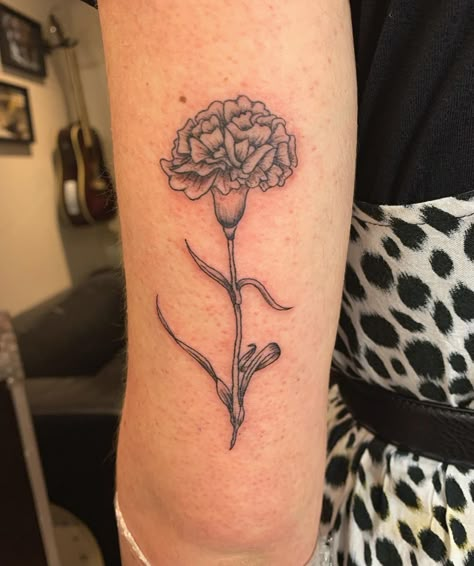 Marigold And Rose Tattoo, Mary Gold Flower Tattoo, Sleeve Inspo Tattoo, Simple Marigold Tattoo, Marigold Tattoo Design, Marigold Flower Tattoo, Marigold Tattoo, Tricep Tattoos, Art Deco Black And White