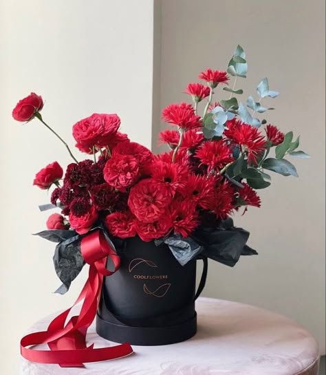 Floral Arrangements In Vases, High Style Floral Arrangements, Valentine Gifts Flowers, Red And Pink Flower Arrangements, Valentines Flowers Bouquet, Natural Flower Centerpieces, Valentines Day Floral Arrangements, Love Is In Full Bloom, Modern Flower Design