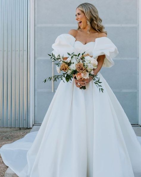 Wedding Dress Puffy Sleeves, Poofy Wedding Dress, Church Wedding Dress, Puff Sleeve Wedding Dress, Puffy Wedding Dresses, Wedding Dress Organza, Bow Wedding Dress, Fancy Wedding Dresses, Silk Wedding Dress