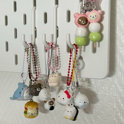 Sanrio Rilakkuma, Aesthetic Sanrio, Handmade Aesthetic, Clay Keychain, Clay Diy Projects, Handmade Keychain, Clay Crafts Air Dry, Keychain Handmade, Cute Polymer Clay