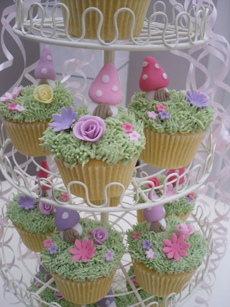 Fairy Cupcakes Enchanted, Fairy Cake Ideas Enchanted Garden, Fairy Mushroom Cupcakes, Fairy Core Cupcakes, Fairy Birthday Desserts, Fairy Party Cupcakes, Fairy Cupcake Cake, Woodland Fairy Cupcakes, Fairy First Cupcakes