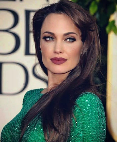 Green Clothes Makeup, Angelina Jolie Green Dress, Emerald Top Outfit, Makeup With A Green Dress, Makeup That Goes With Green Dress, Eye Makeup With Green Dress, Green Dress Makeup Look, Makeup Looks For Green Dress, Makeup To Go With Green Dress