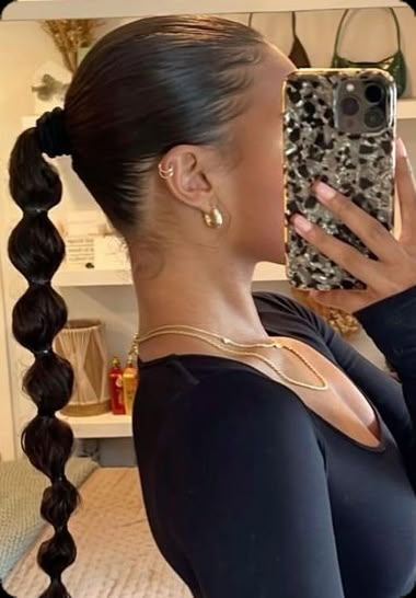 bubble braids Cute Hair Bubble Braids, Bubble Braid Dark Hair, How To Do Bubble Braids Ponytail, Hair Inspo Bubble Braids, Bubble Braid Brunette, Jasmine Braid Hairstyles, Black Hair Bubble Braid, Sporty Hairstyles Bubble Braids, Straight Hair Bubble Braids