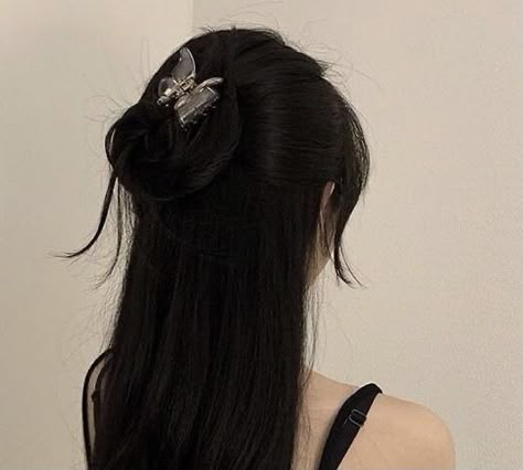 Ulzzang Hair, Long Black Hair, Dream Hair, Korean Hairstyle, Aesthetic Hair, Hairstyles Haircuts, Long Black, Pretty Hairstyles, Hair Looks