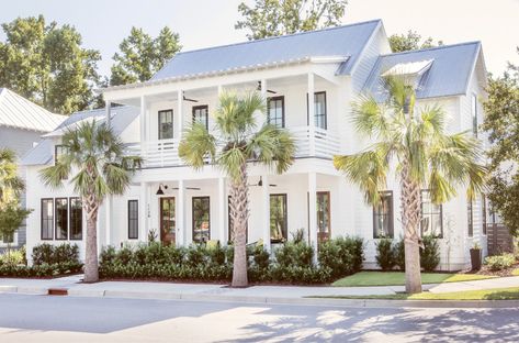 Coastal Architecture Design, Charleston Homes Interiors, Charleston Homes Exterior, Charleston Beach House, Charleston House Plans, Coastal Homes Exteriors, Estilo Charleston, Coastal Design Style, Low Country Homes