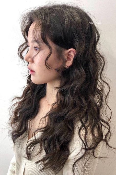 2c Haircut Bangs, Curly Asian Hair, Korean Wavy Hair, Wavy Hair Perm, Long Hair Perm, Korean Hairstyles, Korean Hair Color, Wavy Haircuts, Natural Wavy Hair