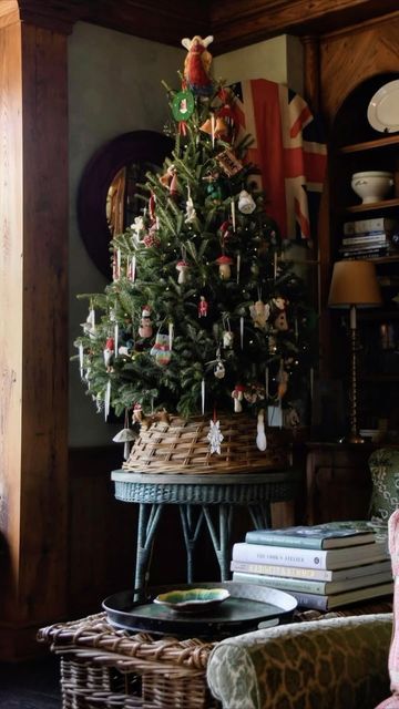 Anna Margaret (Margo!) on Instagram: "Is it too early to share some English cottage Christmas tree inspo??" English Christmas Cottage, Old English Christmas Decor, English Christmas Tree, English Cottage Christmas Decor, Anna Margaret, English Cottage Christmas, Cottage Christmas Tree, Christmas Tree Inspo, English Christmas