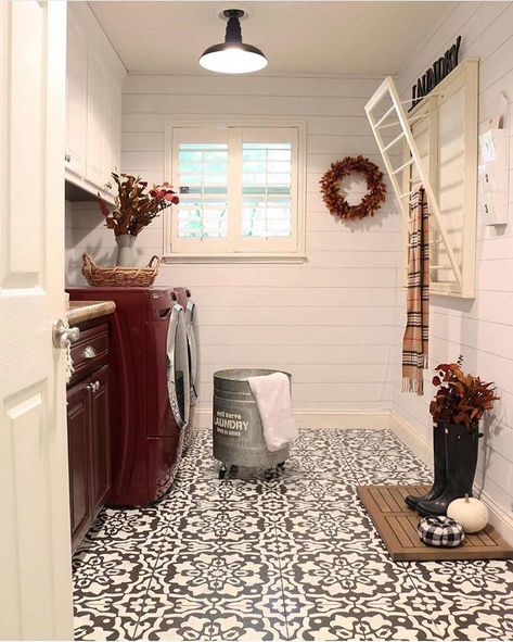 Essential Elements of Farmhouse Style - Cottage Journal Farmhouse Laundry Room Design, Budget Laundry Room, Budget Laundry Room Makeover, Room Floor Ideas, Laundry Room Paint Colors, Farmhouse Laundry Room Decor, Farmhouse Laundry Room Ideas, Cottage Rooms, Industrial Decorating