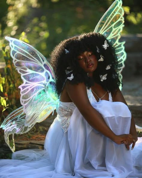 Black Fairy Aesthetic, Magic Fantasy Art, Ethereal Love, Fairycore Butterfly, Butterfly Magic, Fairy Photoshoot, Fairies Photos, Black Fairy, Fairycore Aesthetic