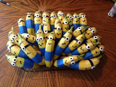 Pre K Snacks, Minions Snacks, Minion Snacks, Banana Minion, Minions Birthday Party Decorations, Fruit Presentation, Minion Gifts, Bbq Party Food, Banana Treats