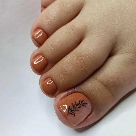 25 Stunning Fall Pedicure Ideas to Keep Your Toenails on Trend - divagaze.com October Toenail Ideas, Fall Colors Pedicure, Fall Themed Toenails, October Toenails, Boho Toe Nail Designs, Fall Pedicure Ideas 2024, Fall Gel Pedicure Ideas, Autumn Toenails, Boho Pedicure