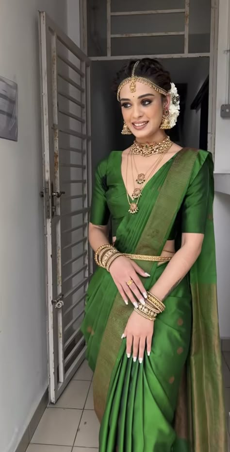 Engagement Dress For Bride, South Indian Wedding Saree, Green Sari, South Indian Bride Saree, Engagement Saree, Bridal Sarees South Indian, Simple Saree Designs, Trendy Outfits Indian, Indian Bride Outfits