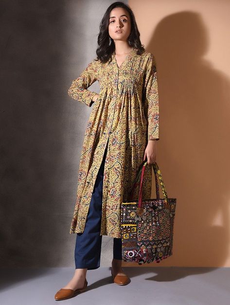 Kalamkari Blouse Designs, Kalamkari Dresses, Kalamkari Blouse, Ikkat Dresses, Simple Kurta Designs, Designer Kurti Patterns, Simple Kurti Designs, Casual Indian Fashion, Salwar Kamiz