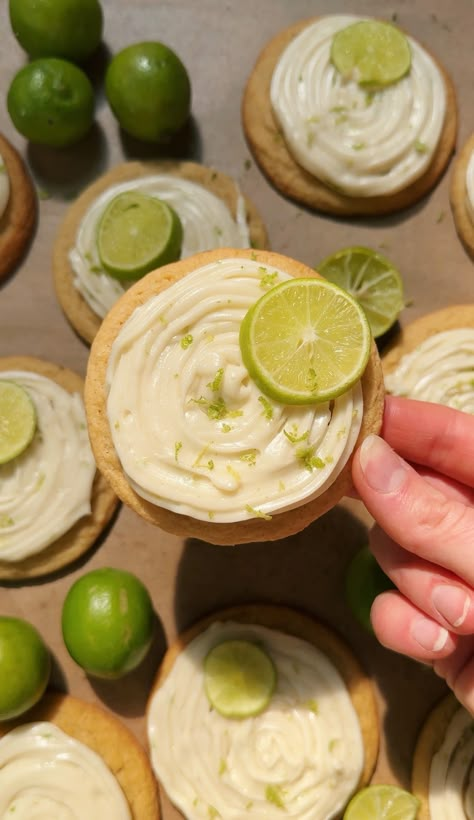 Key Lime Cheesecake Cookie- Crumbl Copycat Cookie Recipe Dirt Cake Crumbl Cookies, Crumbl Style Cookies, Keylime Cookie, Key Lime Pie Cookies, Key Lime Cookie Recipe, Crumbl Copycat, Key Lime Cookies, Crumble Cookie Recipe, Cheesecake Cookie