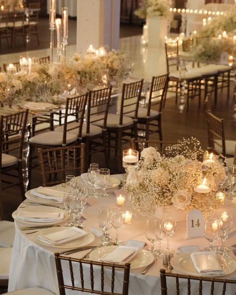 Floral Venue Decor, Flowers On Wedding Table, Romantic White And Gold Wedding, White Rose Decor Wedding, Babys Breath Centre Piece, Elegant Wedding Reception Tables, Wedding Table Decorations White Flowers, White Elegant Wedding Decor, Wedding White Flowers Decoration