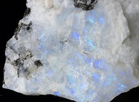 moonstone crystals Pretty Rocks, Mineral Stone, Minerals And Gemstones, Rocks And Gems, Energy Crystals, Gems And Minerals, Feminine Energy, Crystal Gems, Crystals Minerals