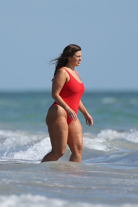 [PICS] Ashley Graham’s Beach Photoshoot — See Her Red ‘Baywatch’ Swimsuit – Hollywood Life Bay Watch Swimsuit, Ashley Graham Style, Photos Bff, Womens Professional Fashion, Photoshoot Pics, Ashley Graham, Baywatch, Beach Photoshoot, Indian Actress Hot Pics