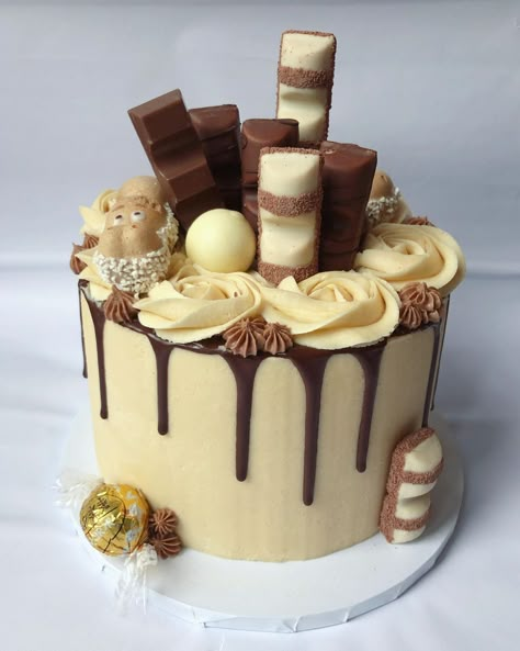 Cute Birthday Cakes Chocolate, Jaffa Cake Birthday Cake, Kinda Bueno Cake, Twix Cake Birthday, Kinder Birthday Cake, Kinder Bueno Cake Birthday, Kinderbueno Cake, Brownie Cake Birthday, Chocolate Cake For Birthday