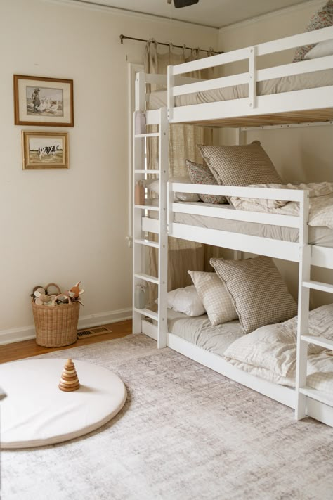 Triple Twin Beds, Bunk Beds 3 People, Coed Bunk Beds Shared Bedrooms, Kids Room For 3 Children, Sister Room Bunk Bed, 3 Bed Small Room, Triple Bunk Bed Small Room, 3 Sister Bedroom Ideas, Small Room For 3 People