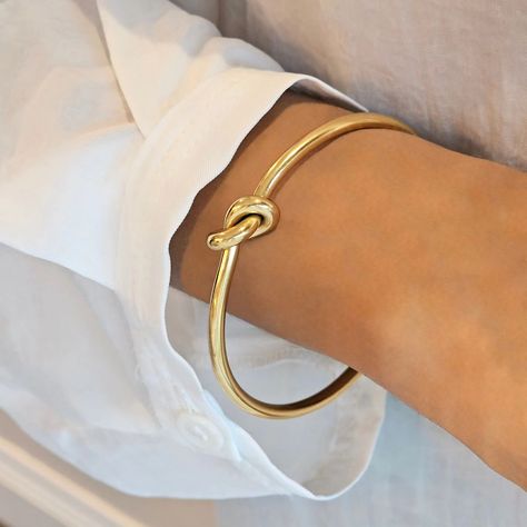 Jewellery essentials from Safana Jewellery to add to your collection 🤍 Knot Bangle, Minimalist Jewellery, Bangle Gold, The Bangles, Stacked Bangles, Jewelry Essentials, Layered Jewelry, Elegant Accessories, Cuff Bangles