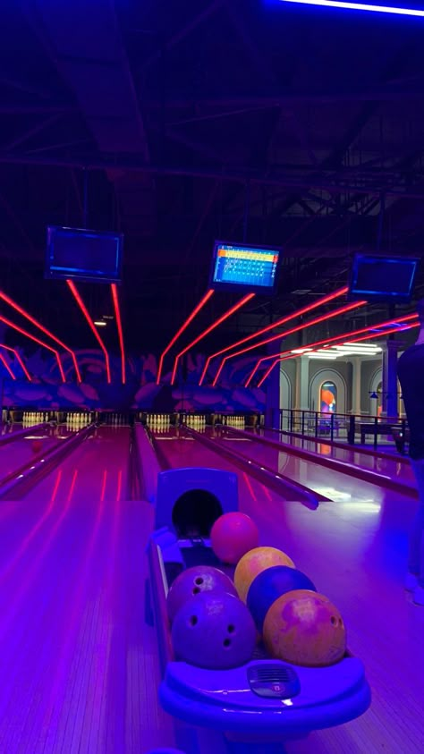 #bowling Bowling Pictures, Birthday Bowling, Creative Snaps For Snapchat, Bowling Games, Pool Landscape Design, Bowling Party, Friend Activities, Bowling Alley, Trampoline Park