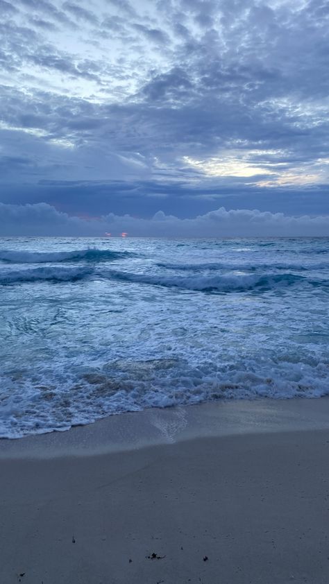 Light Blue Beach Aesthetic Wallpaper, Light Ocean Blue Aesthetic, Soft Blue Beach Aesthetic, Dusty Blue Background Aesthetic, Ocean Asthetics Photos, Light Blue Ocean Wallpaper, Blue Summer Asthetics, Sunset Blue Aesthetic, Dusty Blue Aesthetic Wallpaper