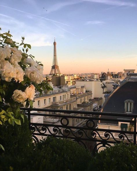 Aesthetic Paris Pictures, Paris Travel Aesthetic, Travel Aesthetic Paris, Manifest Life, Concentrated Solar Power, Best Island Vacation, Aesthetic Paris, France Aesthetic, Paris Dream