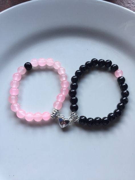 Cute Bf And Gf Bracelets, Beads Bracelet For Couples, Cute Bracelet For Boyfriend, Couple Bracelet Ideas Beads, Matching Bracelets For Couples Aesthetic, Couple Diy Bracelets, Braslets Beads Aesthetic, Couple Beads Bracelets, Bracelet Ideas For Couples