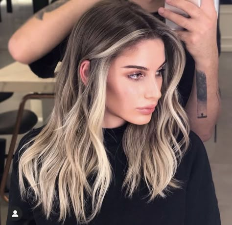 Dramatic Hair, Hair Color Streaks, Money Piece, Honey Blonde Hair, Ash Blonde Hair, Brown Hair Balayage, Blonde Hair Inspiration, Blonde Hair Looks, Brown Blonde Hair