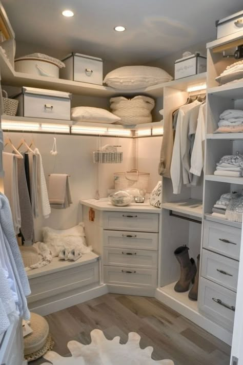 Apartment Closet, Organized Closet, Dream Closet Design, Dream Bedroom Inspiration, Cute Closet, Dream Life House, Room Redesign, Dream House Rooms, Room Closet