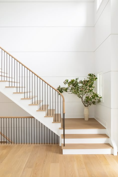 White Plank Walls, Reling Design, Sweet Fern, Cold Spring Harbor, Staircase Railing Design, House Staircase, Escalier Design, Staircase Railing, Wood Railing