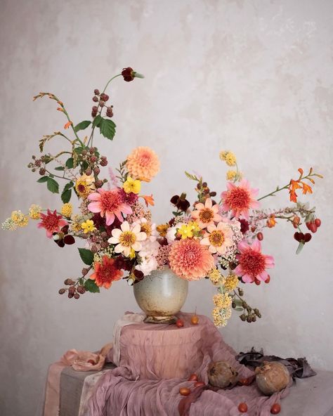 Summer Shoot, Flower Decorations Diy, Fall Floral Arrangements, Floral Studio, Vase Arrangements, Floral Photography, Beltane, Deco Floral, Wedding Flower Arrangements