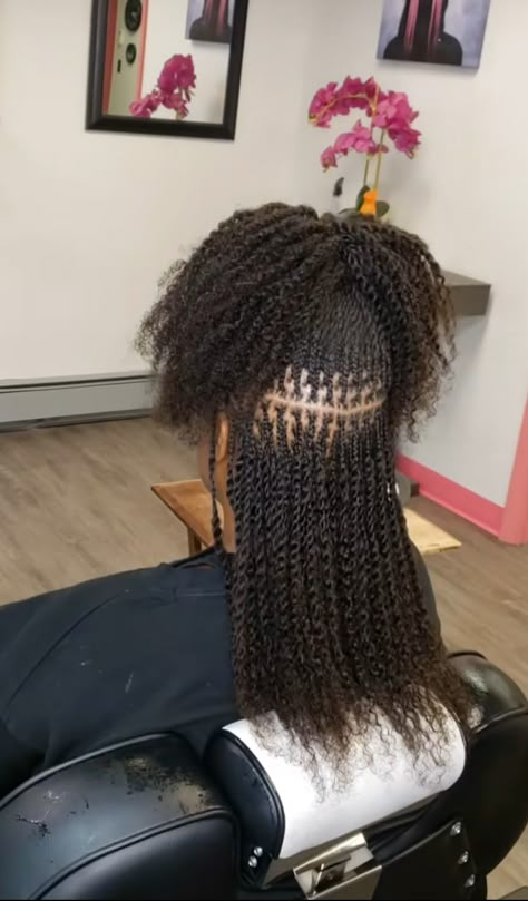 Micro Locs Twist Styles, Micro Mini Twists Natural Hair, Micro Twist Hairstyles, Microtwist Styles, Micro Twist Styles, Kinking Hair Styles, Micro Mini Twist, Short Mini Twists With Extensions, Long Mini Twists