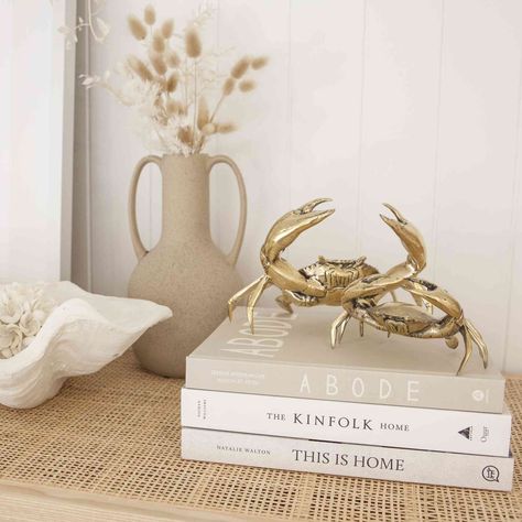 Express Yourself Styling a Bohemian Living Room Sofa Designs For Living Room, Crab Ornament, Designs For Living Room, Kinfolk Home, Coastal Hamptons, Modern Luxe, Modern Sofa Designs, Apartment Decoration, Coastal Boho