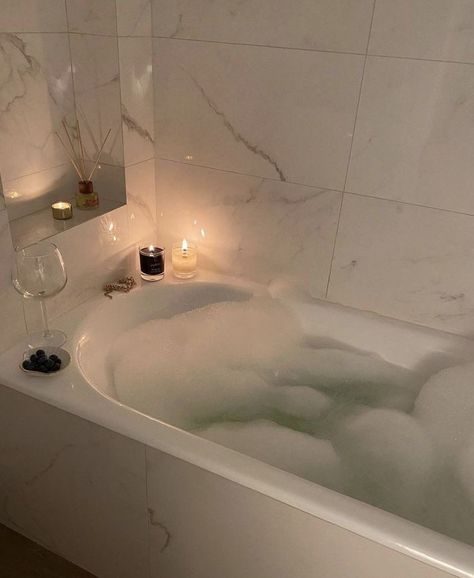 Bath Aesthetic, Bathroom Inspo, Dream Apartment, Bath Tub, Bubble Bath, White Aesthetic, House Inspo, Spa Day, 인테리어 디자인