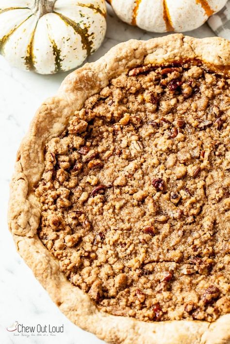 Streusel Pumpkin Pie Recipe. Flaky butter crust, velvety filling, crunchy topping. #pumpkinpie #pumpkinrecipe #pierecipe Streusel Pumpkin Pie, Apple Pie With Crumb Topping, Apple Pie Easy, Pumpkin French Toast Casserole, Gluten Free Apple Pie, Banana Cream Pie Recipe, Gluten Free Apple, Gluten Free Pie Crust, Pie Easy