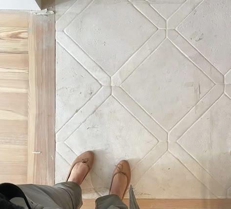 Concrete Floors Tiles, Tiles Floor Entrance, Bathroom With Marble Floor Tile, Neutral Tile Entryway, Parisian Tile Floors, Classic Tile Kitchen Floor, Entry Hall Flooring Ideas, Mudroom Floor Tiles, Classic Tile Floor Kitchen