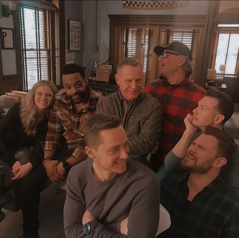 Patrick John Flueger, Chicago Crossover, Hailey Upton, Marina Squerciati, Chicago Pd Cast, Hank Voight, Jason Beghe, Tracy Spiridakos, Jesse Lee Soffer