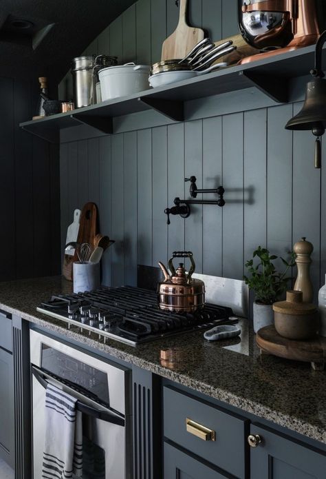 Granite Vs. Quartz: The Homeowner’s Pick for the Best Type of Countertop Will Surprise you Modern Cottage Kitchen, Moody Kitchen, Kitchen Cabinet Color Ideas, European Kitchens, Black Kitchen Cabinets, Dark Kitchen, Modern Cottage, Kitchen Cabinet Colors, Granite Kitchen