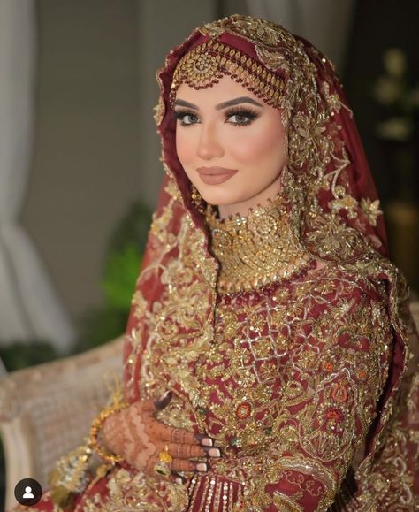 Hijabi Bride Pakistani, Bride Hijab Style, Bride With Hijab, Hijabi Bride, Thrift Store Clothes, Hijab Styling, Wedding Hijab Styles, Bridal Hijab Styles, Bride Hijab