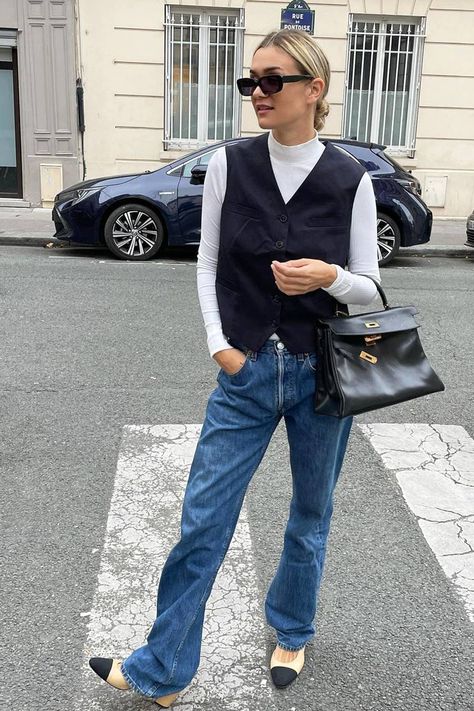 Low Rise Jeans Outfits, Gilet Outfit, Fall Denim Trends, Waistcoat Outfit, Jeans Trend, Fall Denim, Denim Trends, Vest Outfits, 가을 패션