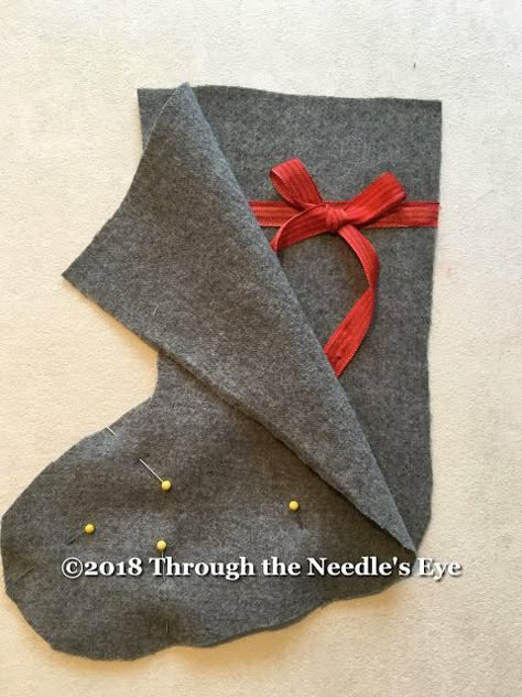 Telling Stories Through the Needle's Eye: New Pattern—A Cottage Christmas Stocking Handmade Christmas Stockings Ideas, Xmas Sewing Ideas, Diy Christmas Stocking Pattern, Christmas Stocking Pattern Free, Stocking Pattern Free, Christmas Stockings Sewing, Christmas Fair Ideas, Felt Christmas Stockings, Vintage Christmas Stockings