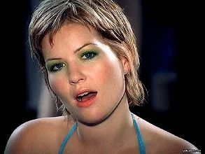 Dido pictures and photos Aging Backwards, Short Grey Hair, Female Musicians, Edgy Hair, Jane Fonda, Long Bob, Hair Envy, Female Singers, Love Hair