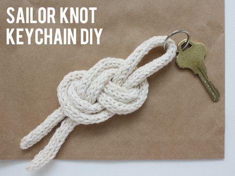 DIY Sailor Knot Keychain Apartment Crafts, Sailor Knot Bracelet, Knot Keychain, Sailor Knot, Nautical Knots, Finnick Odair, Sailor Knots, Navy Mom, Paracord Projects