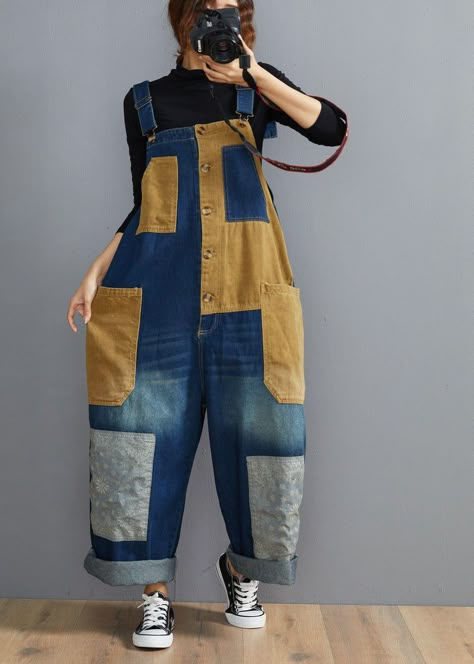 Trousers Upcycling, Patchwork Clothes Fashion, Patchwork Dungarees, Sewing Clothes Ideas, Upcycled Pants, Sewing Upcycled Clothing, Patchwork Outfit, Spring Jumpsuit, Clothes Upcycling