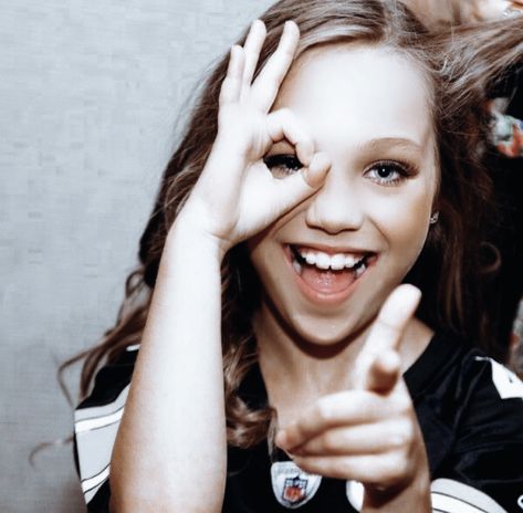 Maddie Rares Dance Moms, Maddie Ziegler Rare Pictures, Maddie Ziegler Dance Moms Rares, Maddie Ziegler Pfp, Young Maddie Ziegler, Dance Moms Poster, Maddie Ziegler Rares, Dance Moms Aesthetic, Dance Moms Pfp