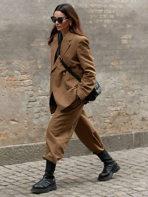 Everyone in Copenhagen Is Wearing This New Boot Trend | Who What Wear UK 2020 Street Style, Copenhagen Street Style, Outfit Vintage, Copenhagen Style, Popsugar Fashion, Copenhagen Fashion Week, Trending Boots, Looks Street Style, Street Style Trends